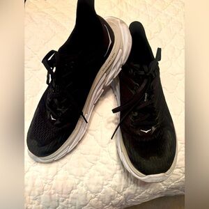 Hoka Clifton running shoes women’s size 9 black comfortable